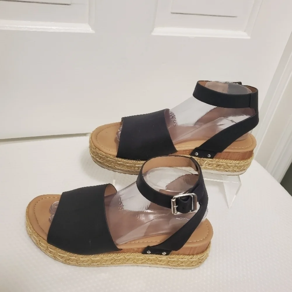 CUSHIONAIRE Black Espadrille Sandals Size 9, Preppy, Classic